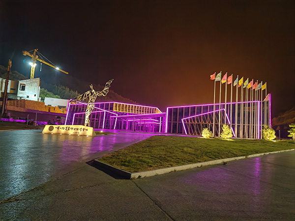 城市亮化是现代城市建设的重要组成部分,它不仅可以美化城市的夜景,还能提升城市的整体形象。随着科技的不断进步,城市亮化也得到了更多的关注和创新。本文将介绍一些关于城市亮化的创意和技术,帮助读者了解城市亮化的重要性以及如何进行精河城市亮化的规划和实施。 城市亮化是现代城市建设的重要组成部分,它不仅可以美化城市的夜景,还能提升城市的整体形象。随着科技的不断进步,城市亮化也得到了更多的关注和创新。本文将介绍一些关于城市亮化的创意和技术,帮助读者了解精河城市亮化的重要性以及如何进行精河城市亮化的规划和实施。